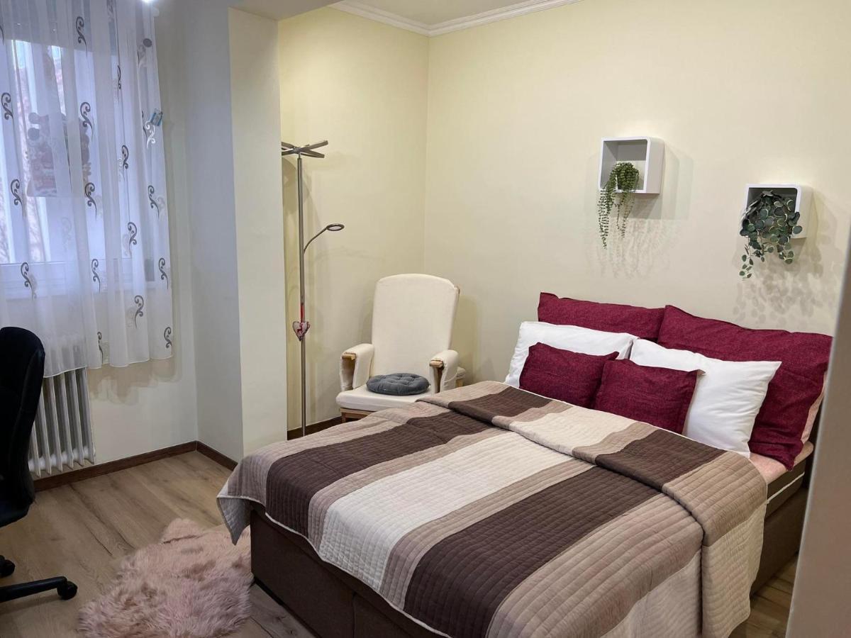 Anna Gyoengye Apartman Дебрецен Екстериор снимка