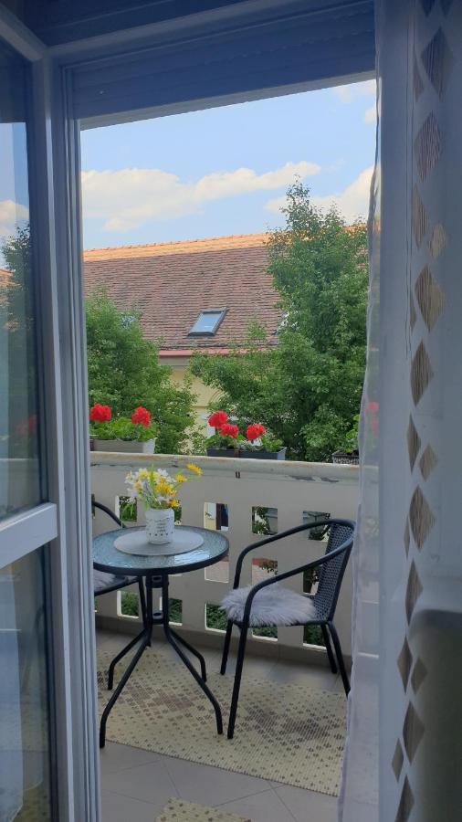 Anna Gyoengye Apartman Дебрецен Екстериор снимка