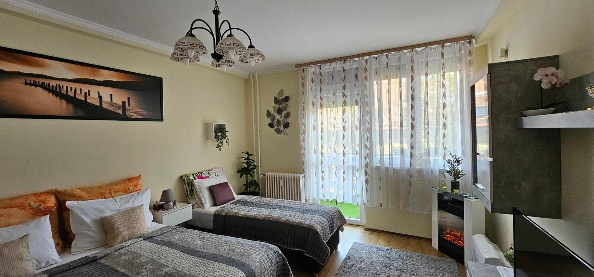 Anna Gyoengye Apartman Дебрецен Екстериор снимка